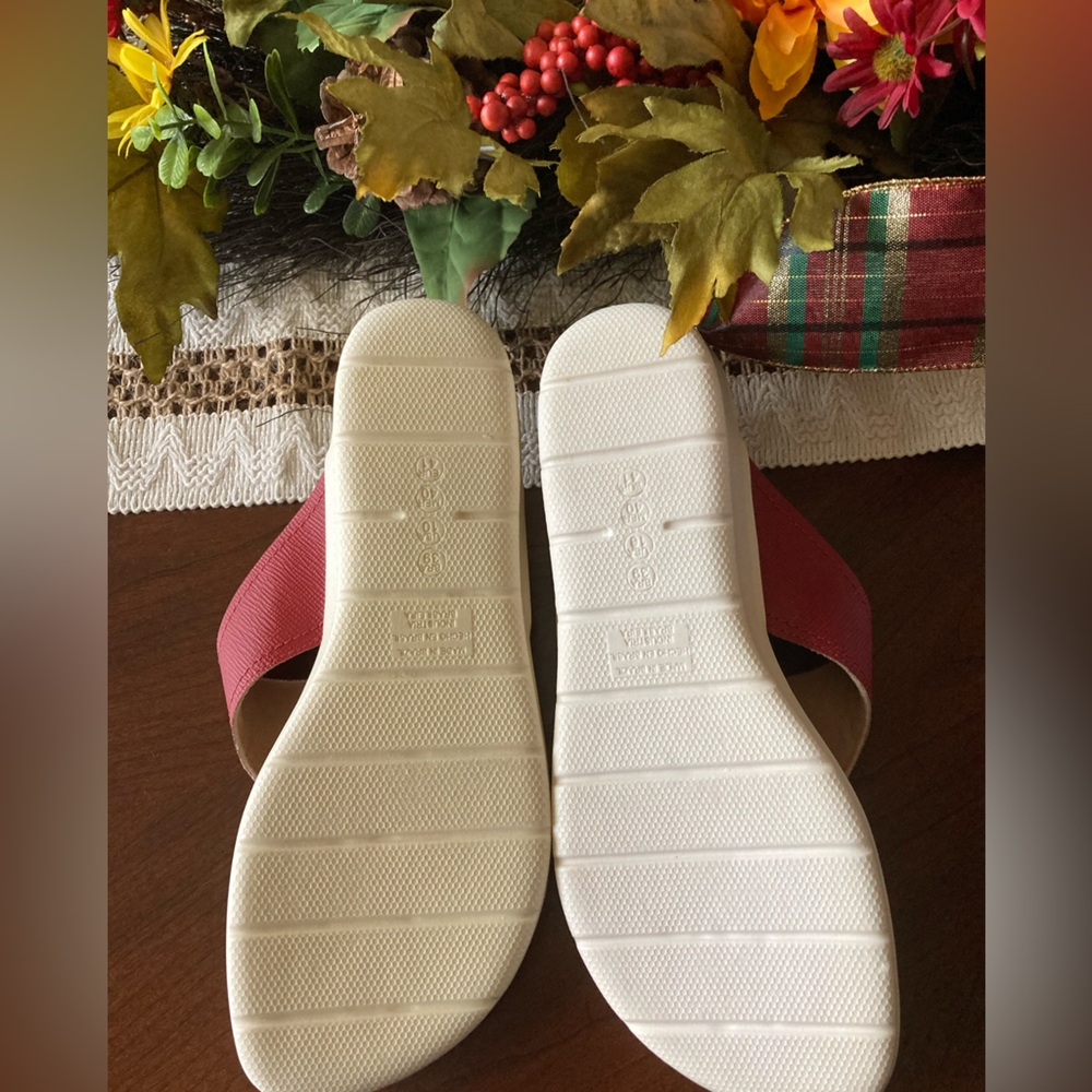 Malu Super Comfort Red Flip Flop Sandals - Picture 5 of 11